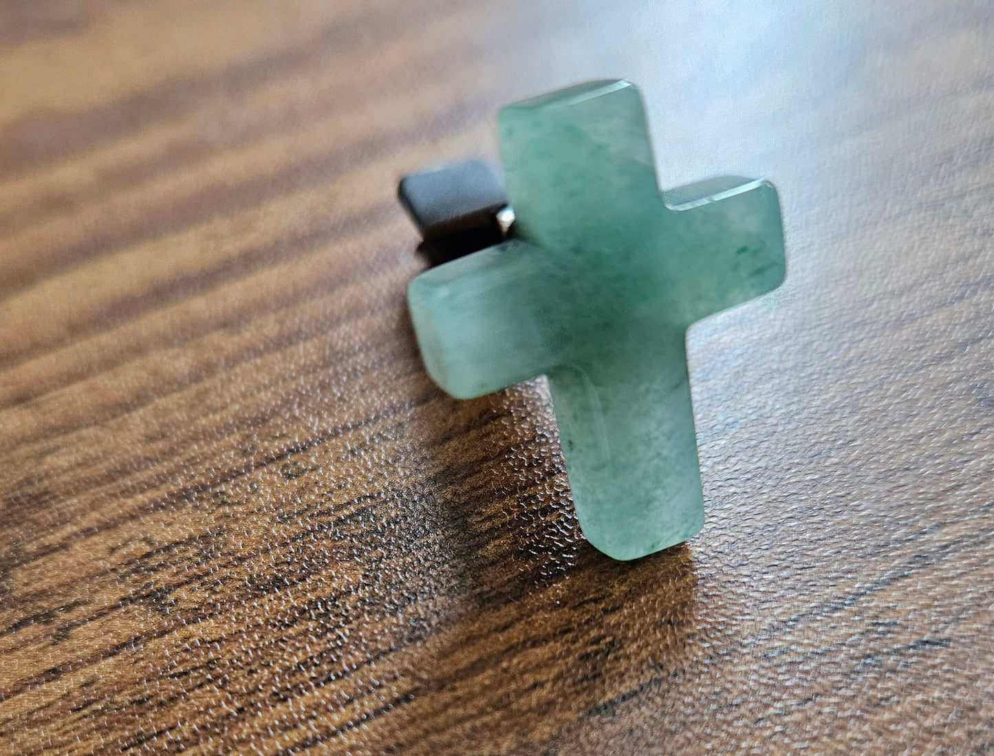 POSITIVE ENERGY cross Crystal Vent Clips (Green Calcite)