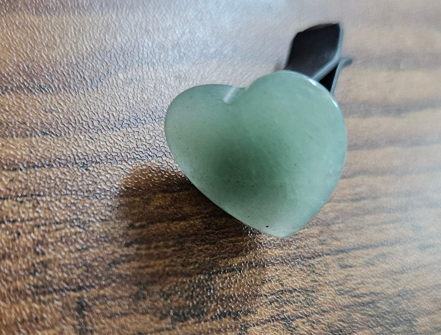 POSITIVE ENERGY heart Crystal Vent Clips (Green Calcite)