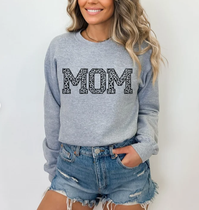 Cheetah MOM letters crewneck swearter